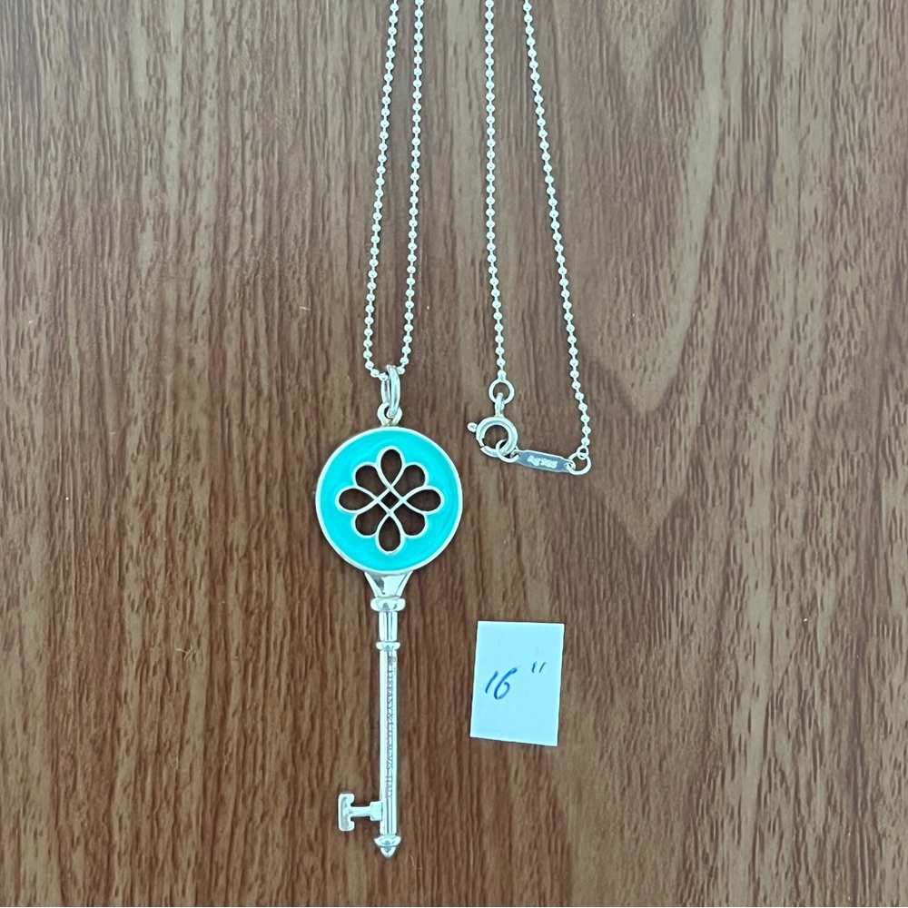 Beautiful blue knot key‎